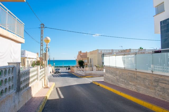 4 soveværelse Byhus til salg i Guardamar Playa, Guardamar del Segura med swimmingpool - € 550.000 (Ref: 8533727)
