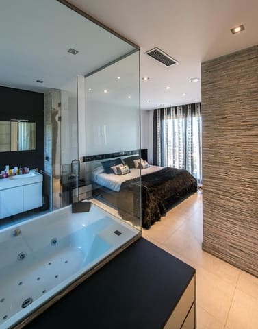 4 soveværelse Villa til salg i Pueblo, Calpe / Calp med swimmingpool garage - € 1.890.000 (Ref: 8537688)