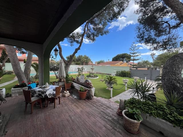 3 slaapkamer Villa te koop in Dehesa de Campoamor, Orihuela met zwembad - € 950.000 (Ref: 8537696)