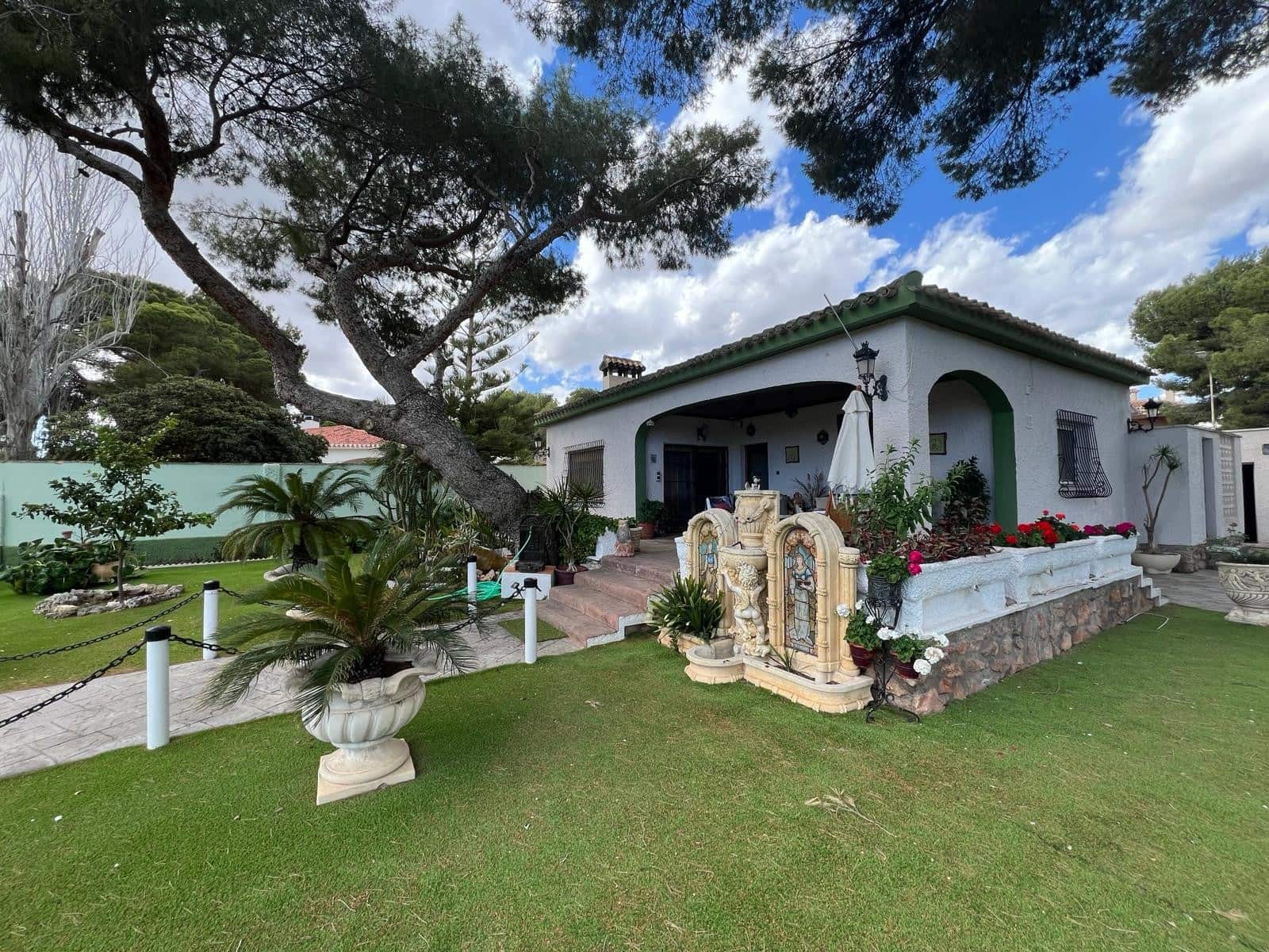 3 slaapkamer Villa te koop in Campoamor met zwembad - € 950.000 (Ref: 8537696)