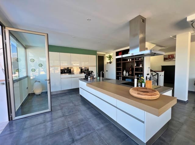 4 soverom Villa til salgs i Cala d'Or, El Campello med svømmebasseng - € 975 000 (Ref: 8603514)