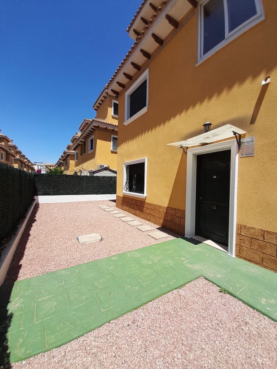 3 makuuhuone Huvila myytävänä paikassa Ciudad Quesada mukana uima-altaan - 295 000 € (Ref: 8635311)