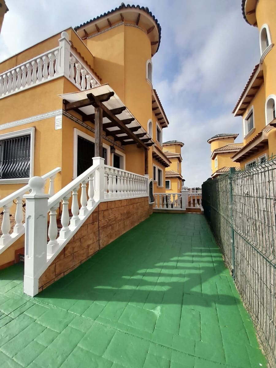 Casa de 3 habitaciones en Ciudad Quesada en venta con piscina - 265.000 € (Ref: 8637194)