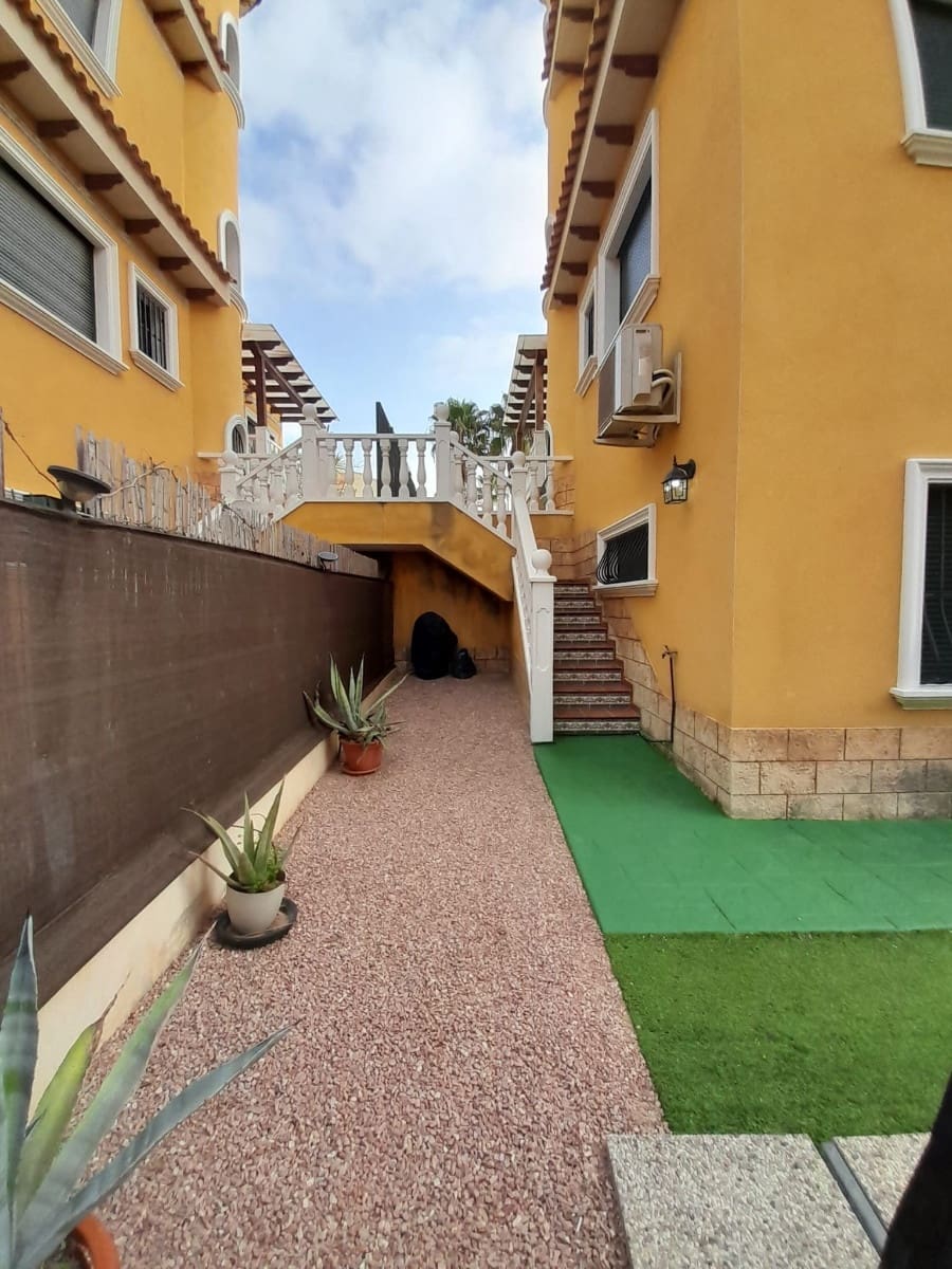 Casa de 3 habitaciones en Ciudad Quesada en venta con piscina - 265.000 € (Ref: 8637194)