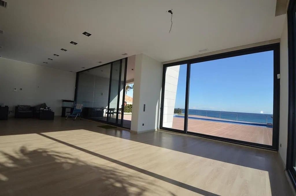 6 bedroom Villa for sale in Cabo Roig with pool garage - € 2,790,000 (Ref: 8697885)