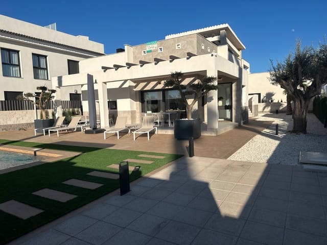 3 bedroom Villa for sale in Doña Pepa, Rojales with pool - € 995,000 (Ref: 8737330)