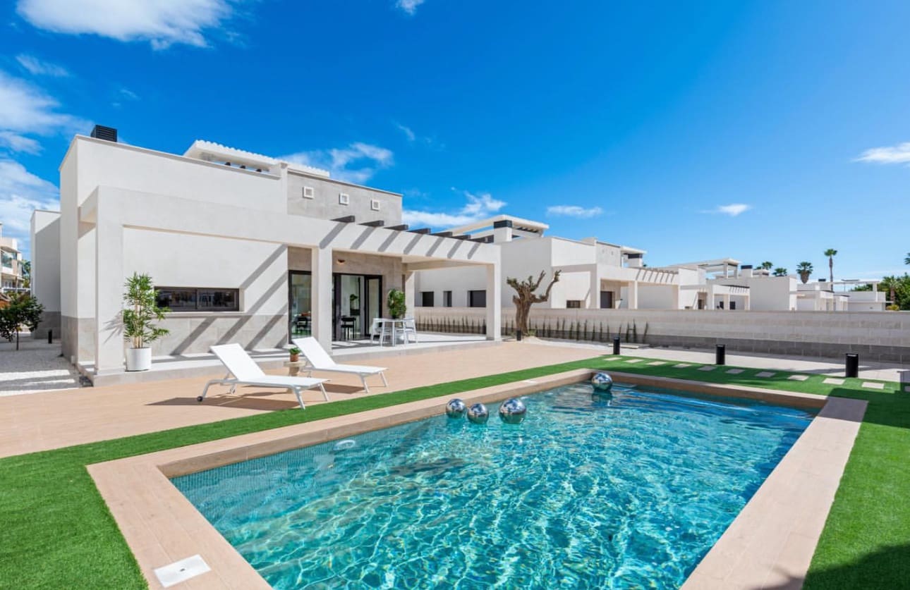 3 soveværelse Villa til salg i Dona Pepa med swimmingpool - € 995.000 (Ref: 8737330)