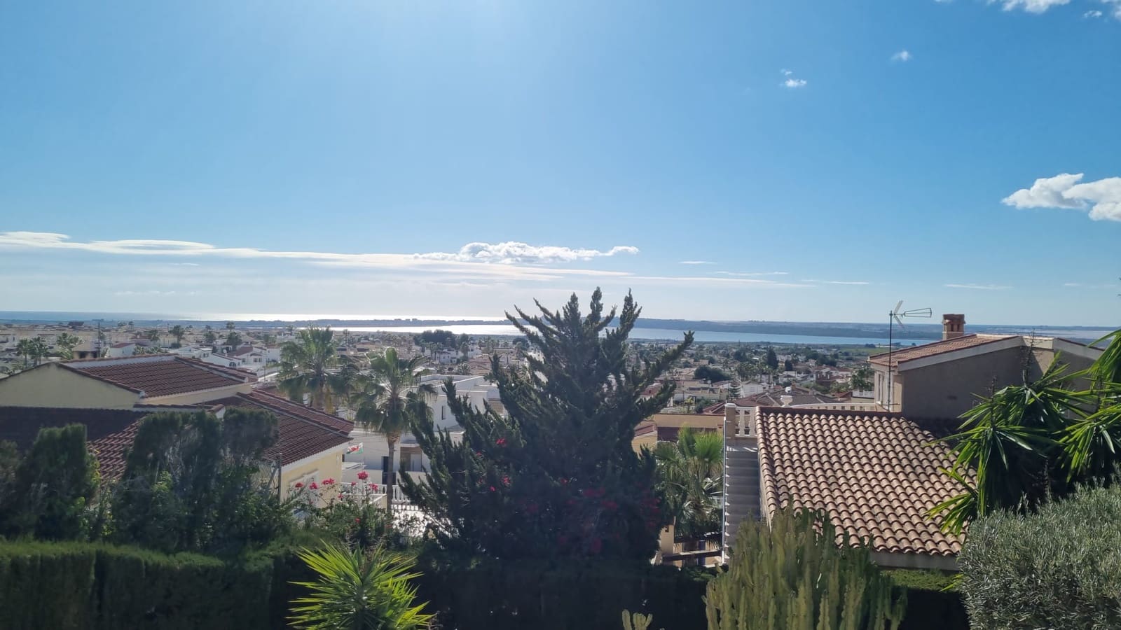 5 makuuhuone Huvila myytävänä paikassa Ciudad Quesada mukana uima-altaan - 695 000 € (Ref: 8774800)