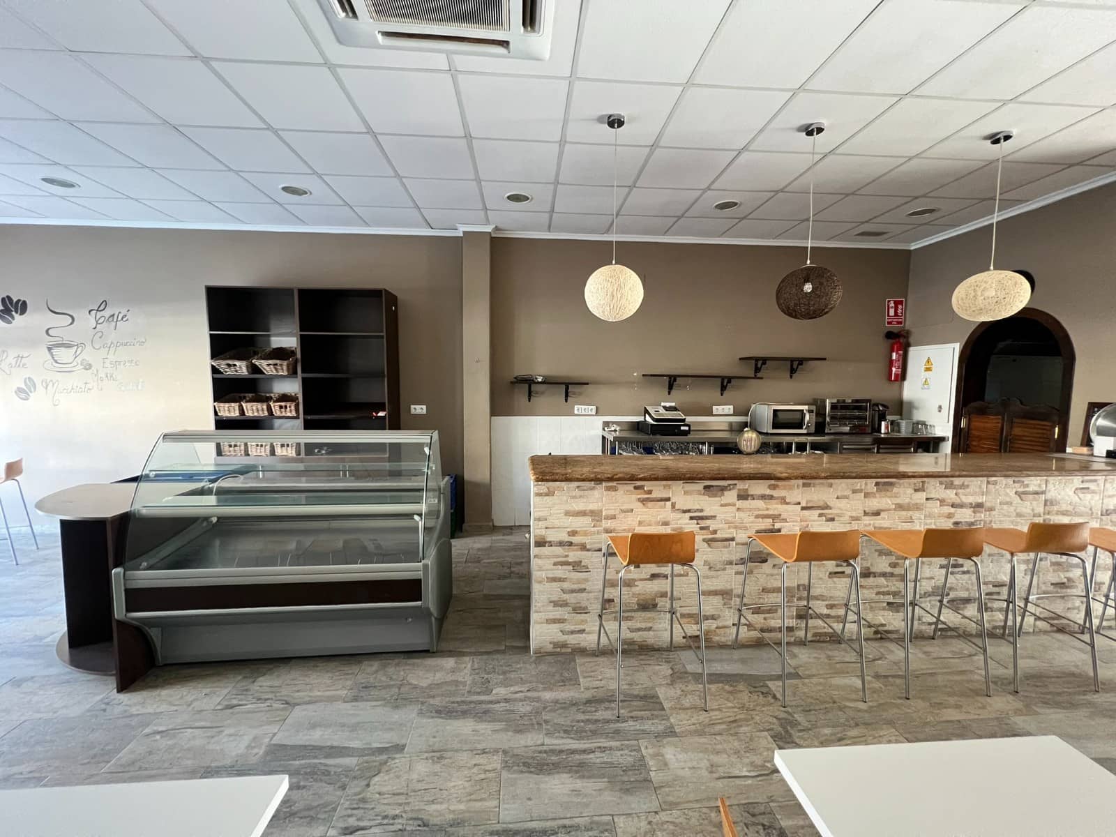 Kaupallinen myytävänä paikassa Pinar de Campoverde - 195 000 € (Ref: 8776073)