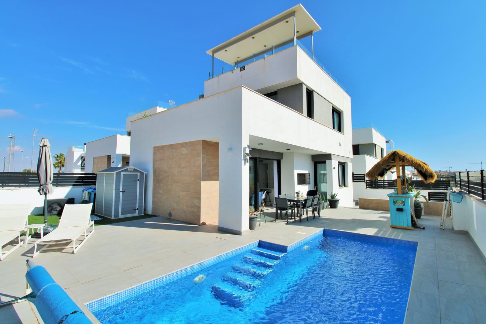 3 bedroom Villa for sale in Villamartin with pool - € 405,000 (Ref: 8838425)