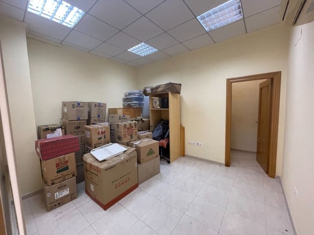 Kaupallinen myytävänä paikassa Zona Pueblo, Guardamar del Segura - 150 000 € (Ref: 8885414)