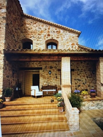 4 bedroom Villa for sale in Riópar with garage - € 510,000 (Ref: 8885871)