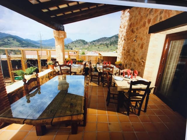 4 bedroom Villa for sale in Riópar with garage - € 510,000 (Ref: 8885871)