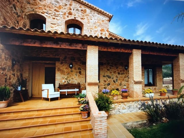 4 bedroom Villa for sale in Riópar with garage - € 510,000 (Ref: 8885871)