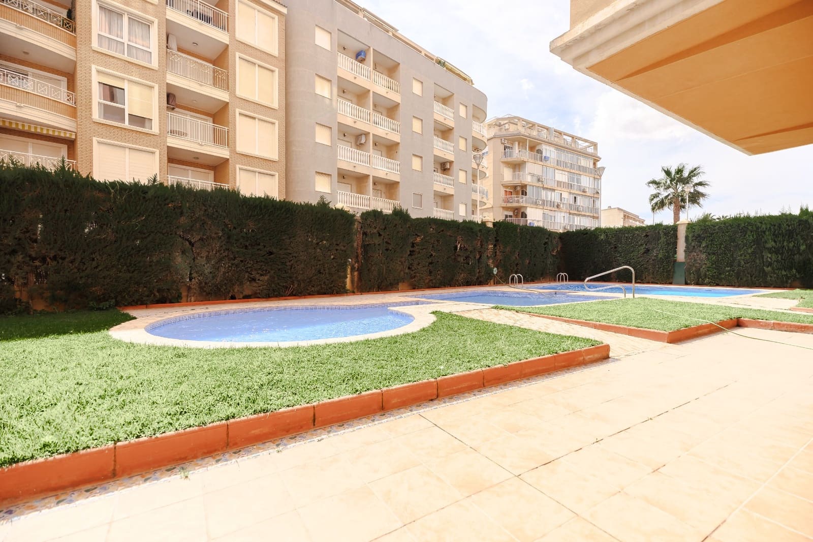 2 soveværelse Lejlighed til salg i Torrevieja med swimmingpool - € 225.000 (Ref: 8905209)