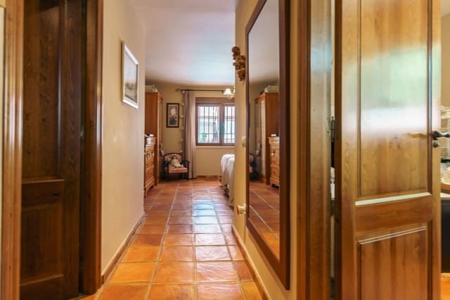 5 slaapkamer Villa te koop in La Nucia Pueblo  , La Nucia met zwembad - € 899.000 (Ref: 8917984)