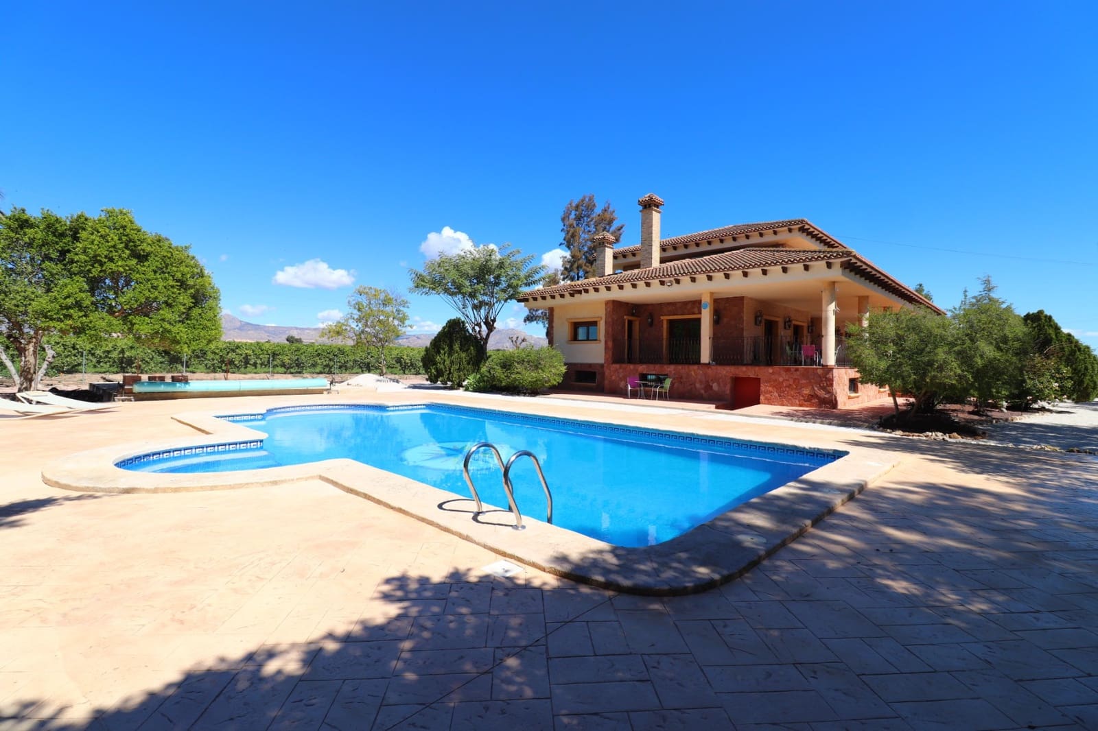 6 soveværelse Finca/Landehus til salg i Callosa de Segura med swimmingpool garage - € 675.000 (Ref: 8926190)