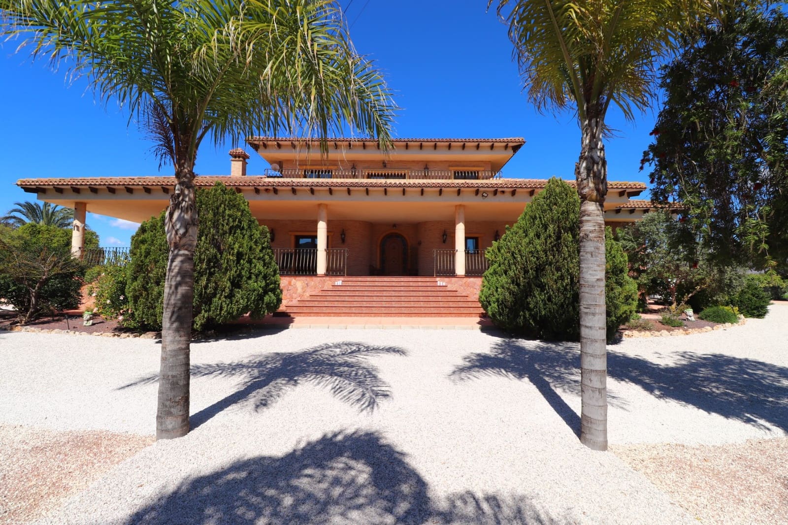 6 soveværelse Finca/Landehus til salg i Callosa de Segura med swimmingpool garage - € 675.000 (Ref: 8926190)