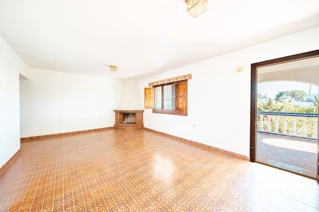 Chalet de 4 habitaciones en Playa Flamenca, Orihuela en venta con garaje - 995.000 € (Ref: 9016822)