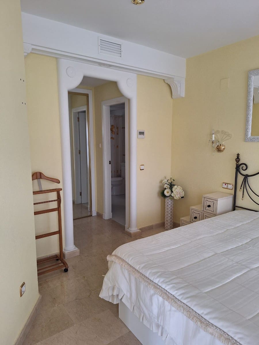 3 bedroom Penthouse for sale in Guardamar del Segura with pool - € 389,000 (Ref: 9061418)