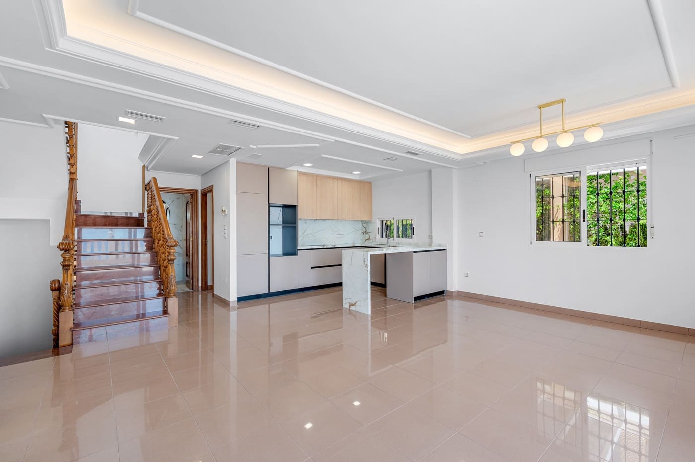 4 sypialnia Willa na sprzedaż w Torrevieja z basenem garażem - 960 000 € (Ref: 9136949)