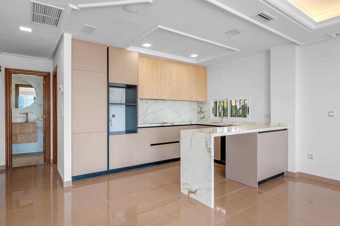 4 sypialnia Willa na sprzedaż w Torrevieja z basenem garażem - 960 000 € (Ref: 9136949)