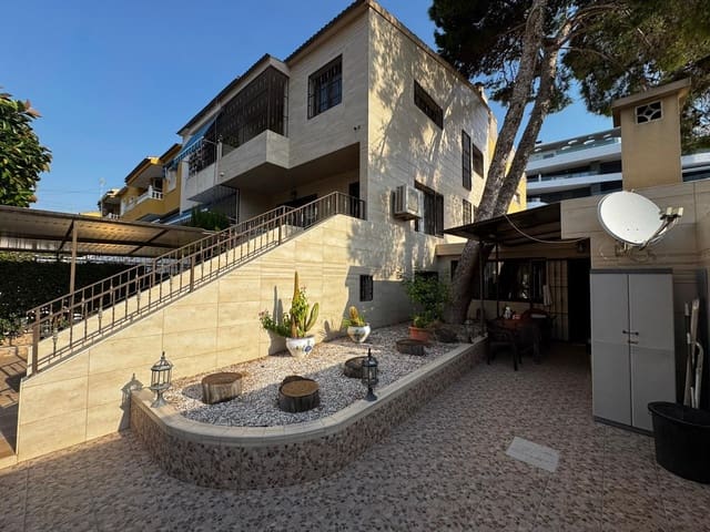 5 soveværelse Byhus til salg i Punta Prima, Torrevieja med garage - € 495.000 (Ref: 9162688)