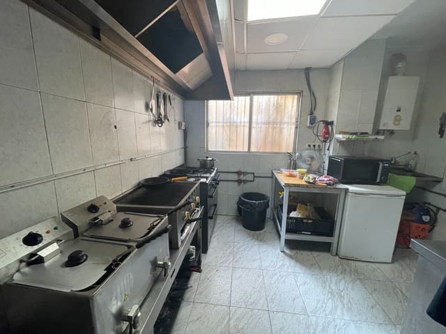 2 chambre Local Commercial à vendre à Torrevieja - 315 000 € (Ref: 9163004)