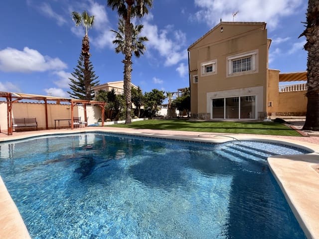 5 soveværelse Villa til salg i La Zenia, Orihuela med swimmingpool garage - € 600.000 (Ref: 9245517)