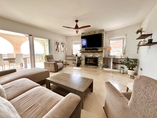 5 bedroom Villa for sale in San Miguel de Salinas with garage - € 599,999 (Ref: 9245535)