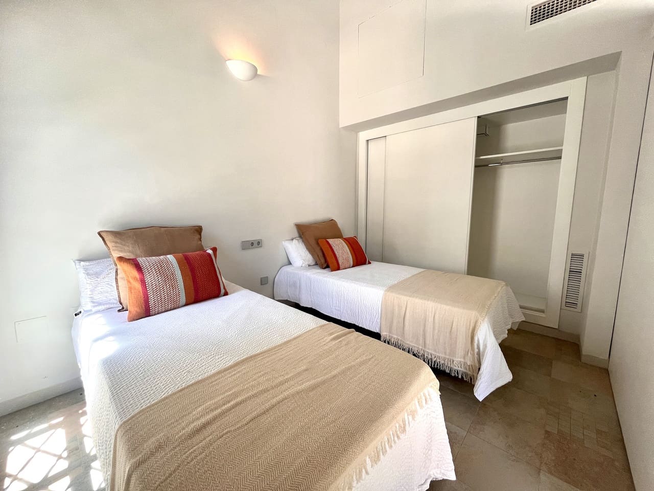 2 sypialnia Dom na sprzedaż w Sucina z basenem garażem - 298 000 € (Ref: 9245562)