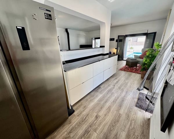 3 soveværelse Villa til salg i Punta Prima, Torrevieja med swimmingpool garage - € 750.000 (Ref: 9248670)