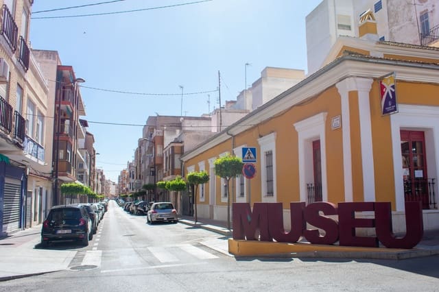 Grunde uden byggetilladelser til salg i Zona Pueblo, Guardamar del Segura - € 2.200.000 (Ref: 9248678)