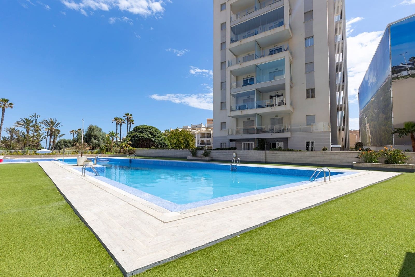 2 soveværelse Lejlighed til salg i La Mata med swimmingpool garage - € 319.500 (Ref: 9251953)