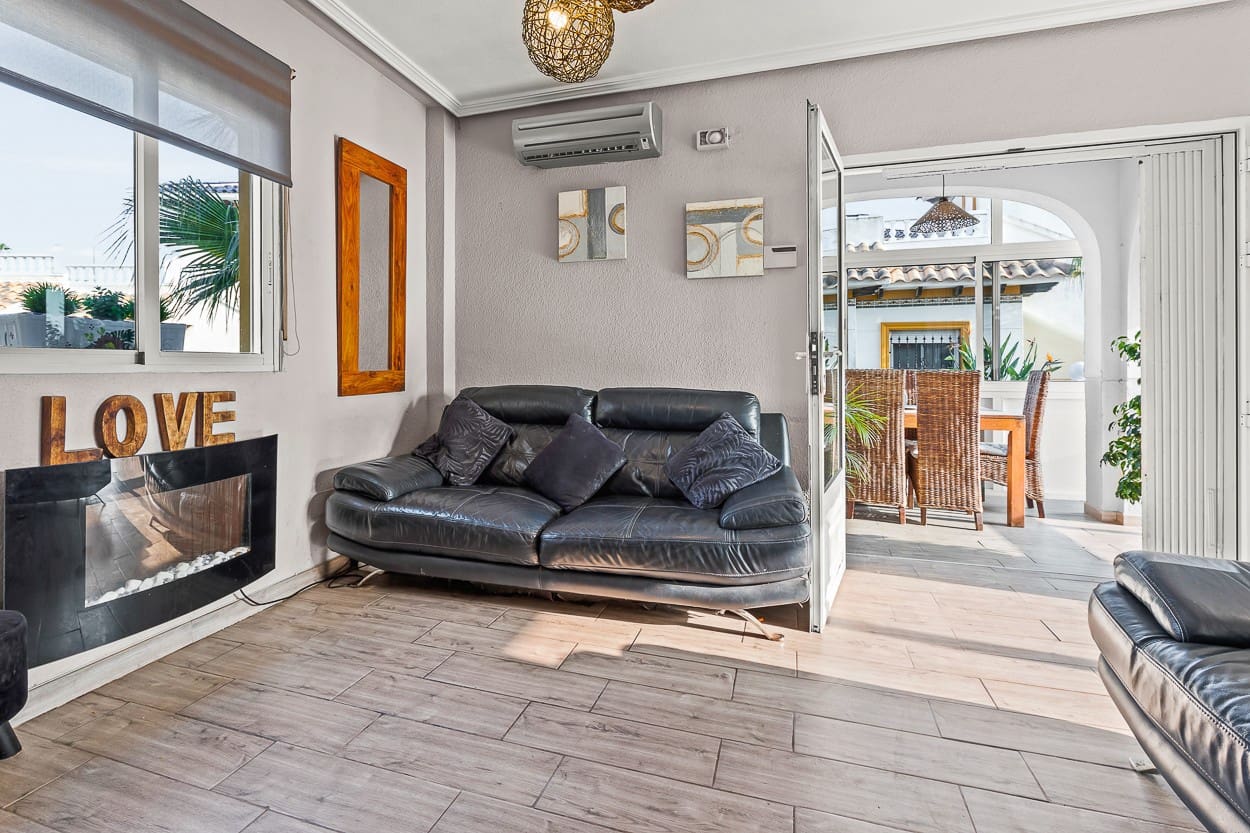 4 chambre Villa/Maison à vendre à Playa Flamenca avec piscine - 399 000 € (Ref: 9285573)