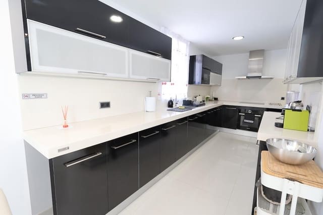 4 makuuhuone Huvila myytävänä paikassa Cabo Roig, Orihuela mukana uima-altaan 
autotalli - 1 190 000 € (Ref: 9310594)