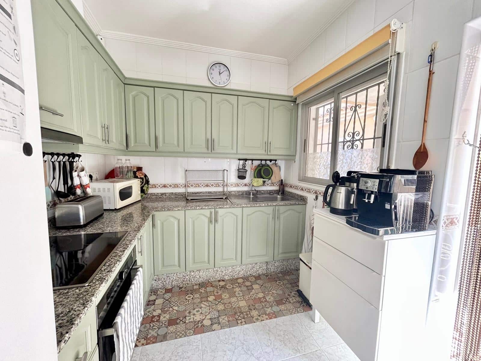 3 makuuhuone Huvila myytävänä paikassa La Siesta mukana uima-altaan 
autotalli - 335 950 € (Ref: 9326142)