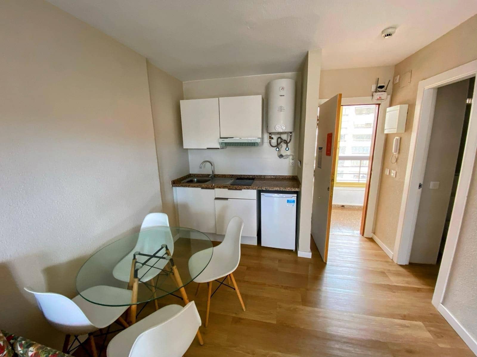 1 soveværelse Lejlighed til salg i Benidorm med swimmingpool garage - € 199.000 (Ref: 9360547)