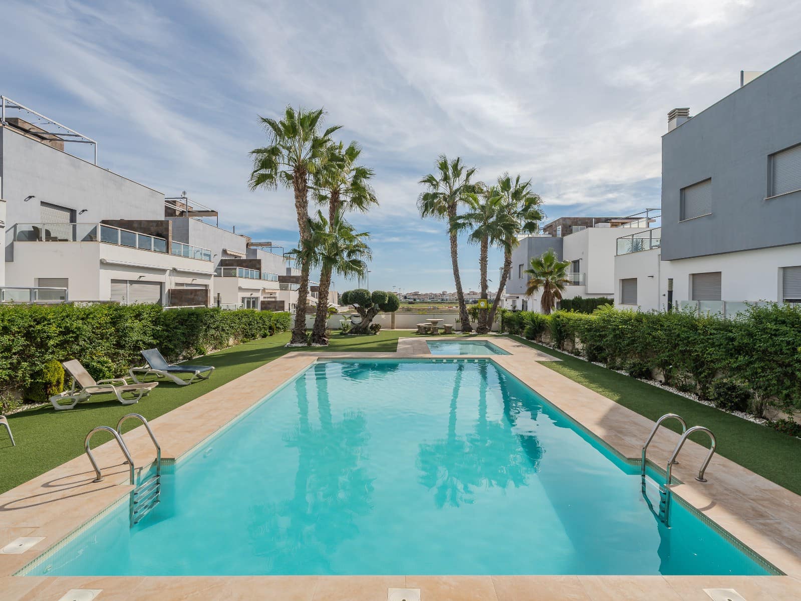 Apartamento de 2 habitaciones en Orihuela Costa en venta con piscina garaje - 289.000 € (Ref: 9362881)