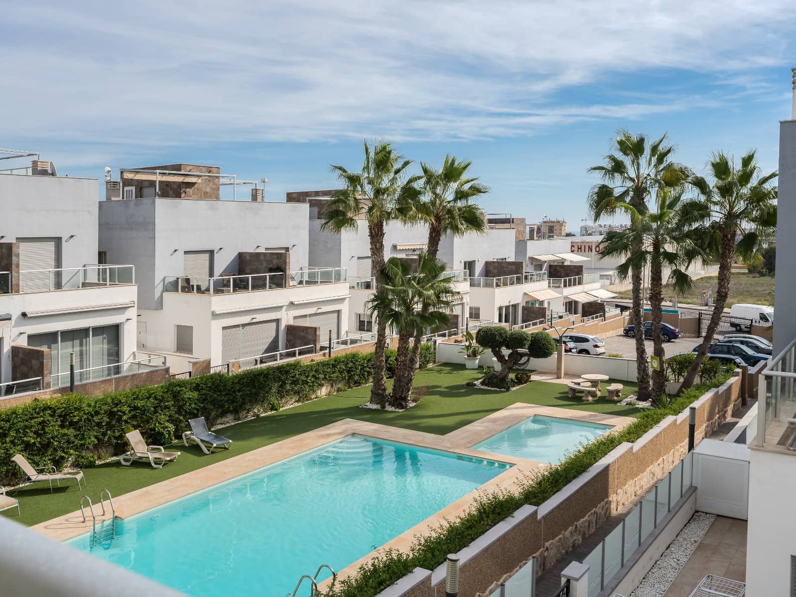 Apartamento de 2 habitaciones en Orihuela Costa en venta con piscina garaje - 289.000 € (Ref: 9362881)