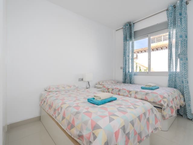 Apartamento de 2 habitaciones en Punta Prima, Orihuela en venta con piscina garaje - 289.000 € (Ref: 9362881)