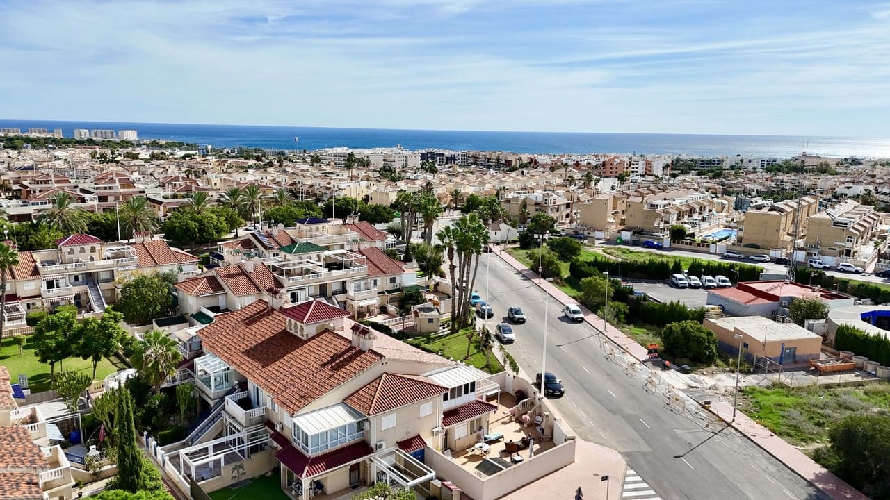 1 soveværelse Penthouse til salg i Playa Flamenca med swimmingpool - € 170.000 (Ref: 9367106)