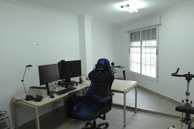 Casa de 4 habitaciones en Crevillente / Crevillent en alquiler - 600 € (Ref: 9372352)