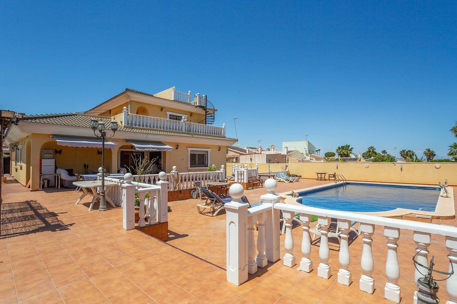 6 bedroom Villa for sale in Los Balcones with pool garage - € 610,000 (Ref: 9395794)
