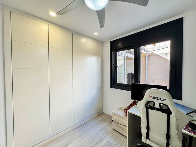 3 quarto Casa em Banda para venda em Pilar de la Horadada ciudad, Pilar de la Horadada com piscina garagem - 395 000 € (Ref: 9395802)