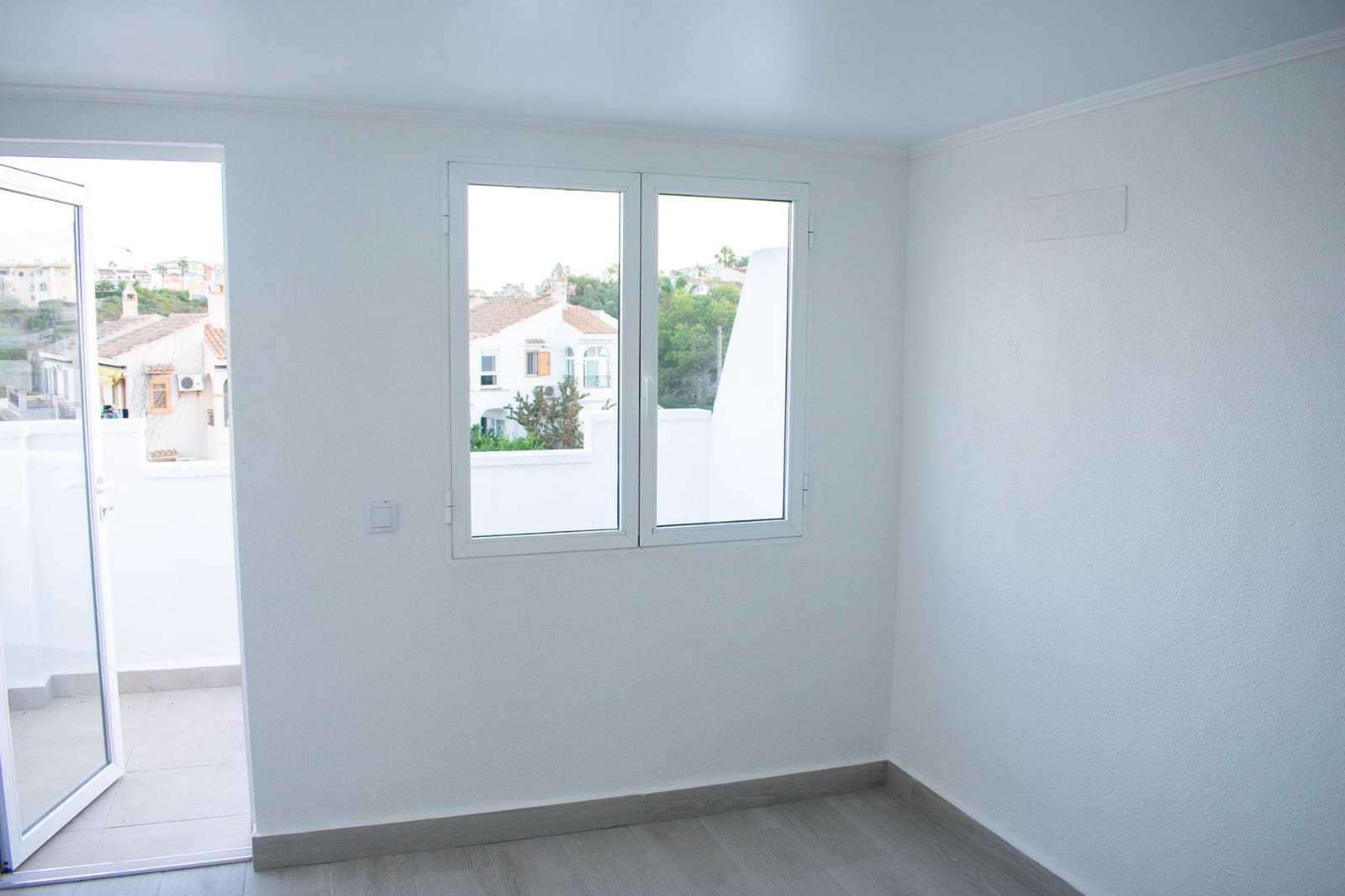 3 soverom Hus til salgs i Torrevieja med svømmebasseng - € 230 000 (Ref: 9395804)