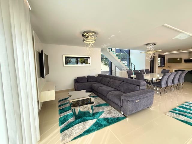 5 quarto Moradia para venda em San Miguel de Salinas com piscina garagem - 849 000 € (Ref: 9395806)