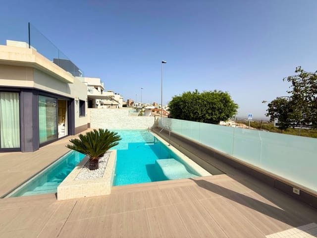 5 quarto Moradia para venda em San Miguel de Salinas com piscina garagem - 849 000 € (Ref: 9395806)