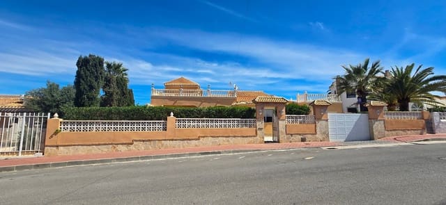 5 soveværelse Villa til salg i El Chaparral, Torrevieja med swimmingpool garage - € 595.000 (Ref: 9400564)