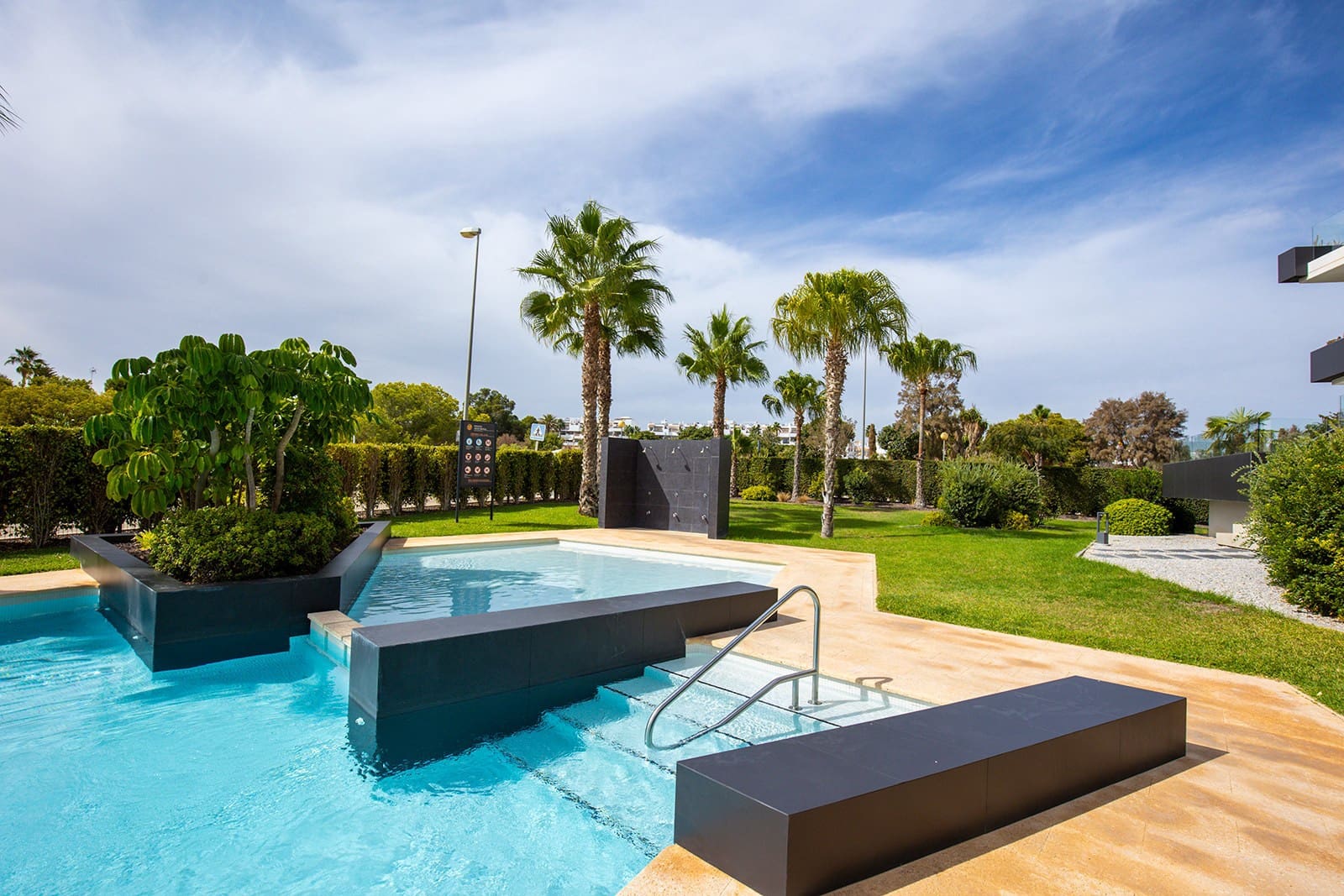 2 slaapkamer Appartement te koop in Orihuela Costa met zwembad garage - € 335.000 (Ref: 9400574)